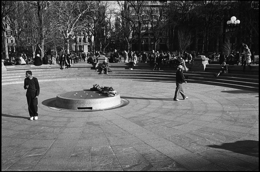 washington square park - black and white photo